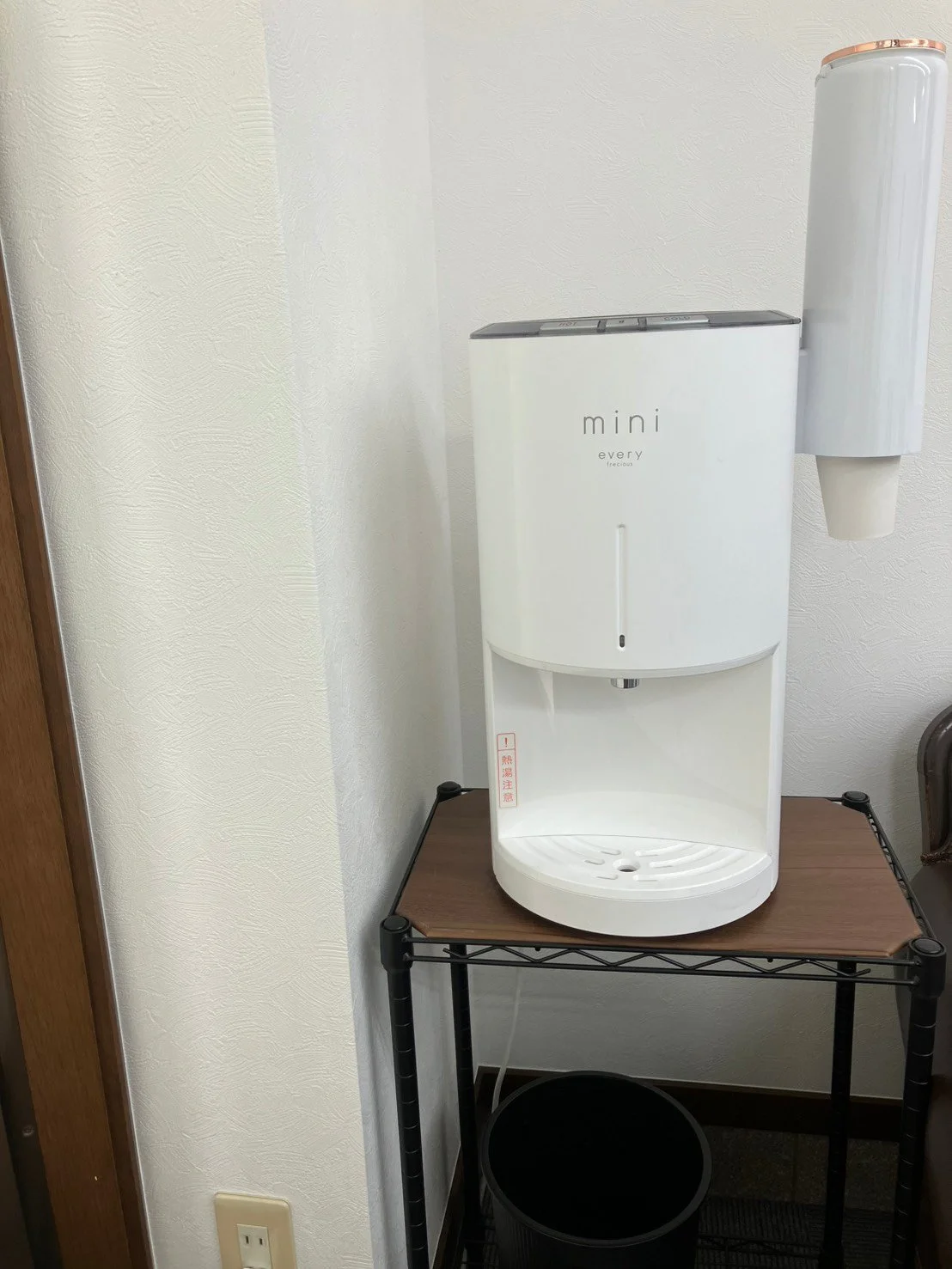 ウォーターサーバーのある待合スペース